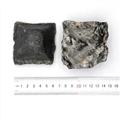 Korkeahiilinen alumiiniferropii teräksen valmistukseen